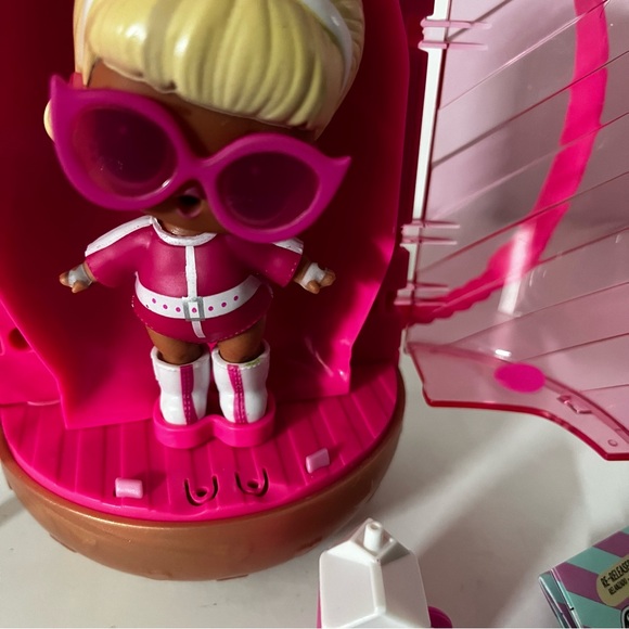 LOL Surprise Under Wraps Eye Spy Series 4 L.O.L. Big Sister Doll - Picture 2 of 8